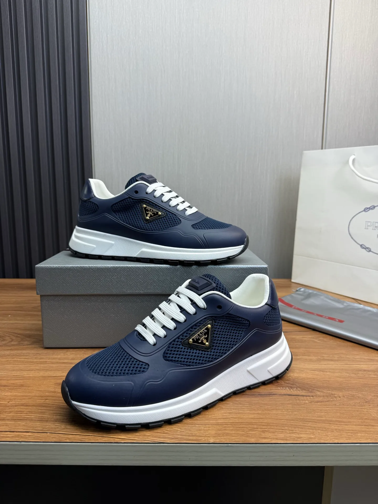 Men's shoes 💰580💰 [PRADA] Autumn and winter hot men's shoes shipped 👏Official website synchronized ⬆️Original fly-woven cowhide fabric + cowhide lining, 1⃣️:1⃣️reproduction, original sole, 38-45 (45. Customized, non-refundable)